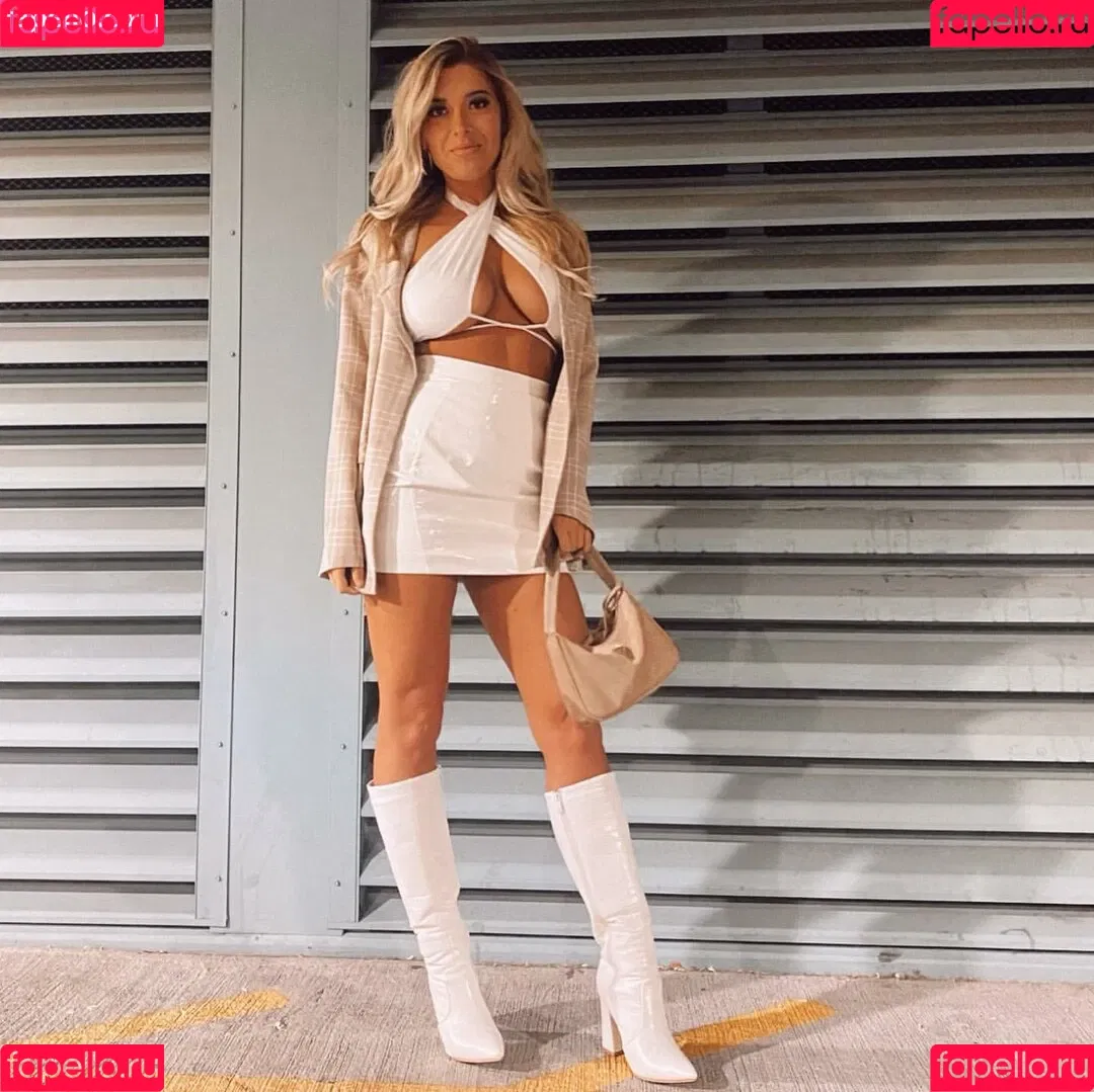 Taylor Mathis Onlyfans Photo Gallery 
