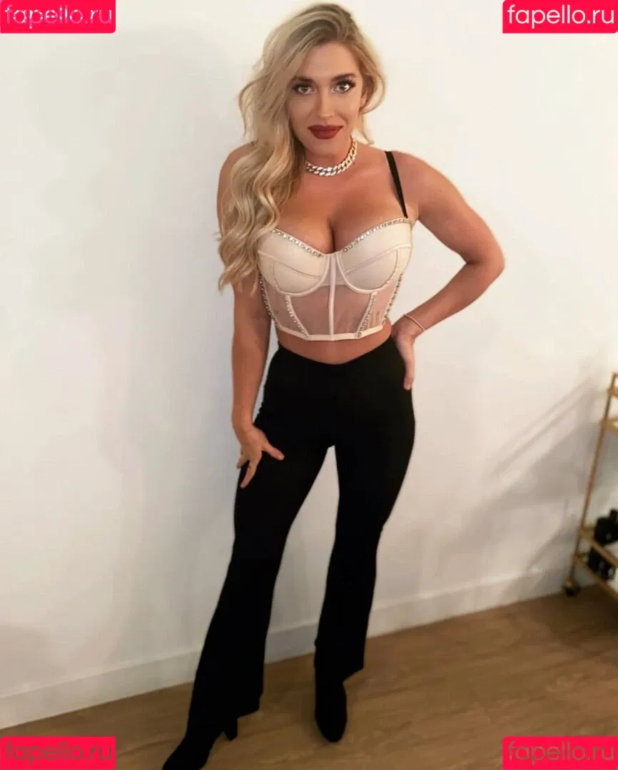Taylor Mathis Onlyfans Photo Gallery 
