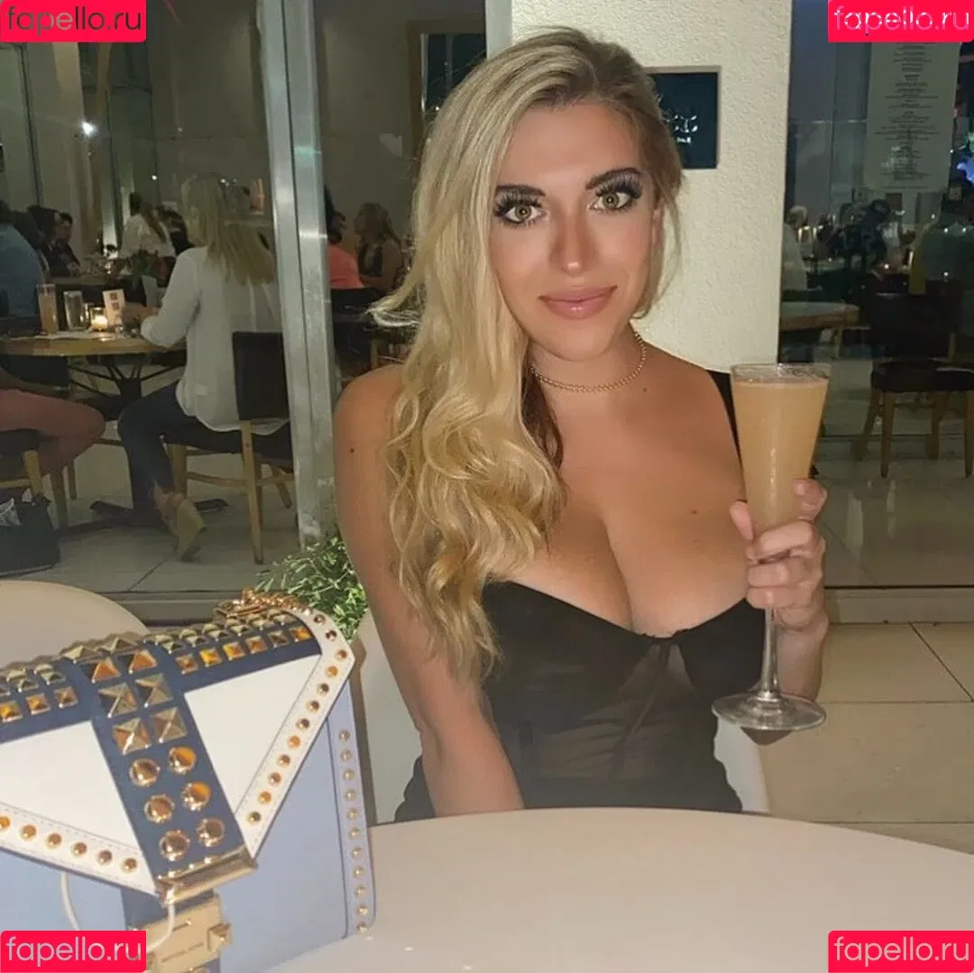 Taylor Mathis Onlyfans Photo Gallery 