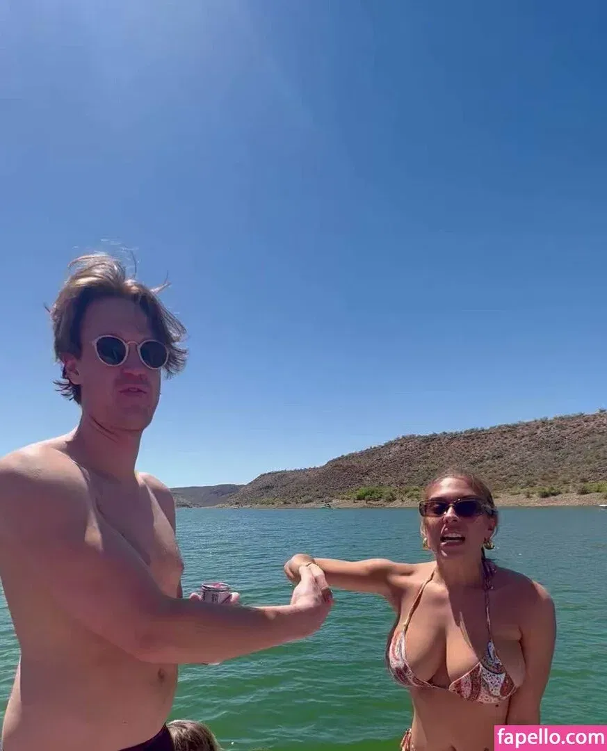 Taylor Mathis Onlyfans Photo Gallery 