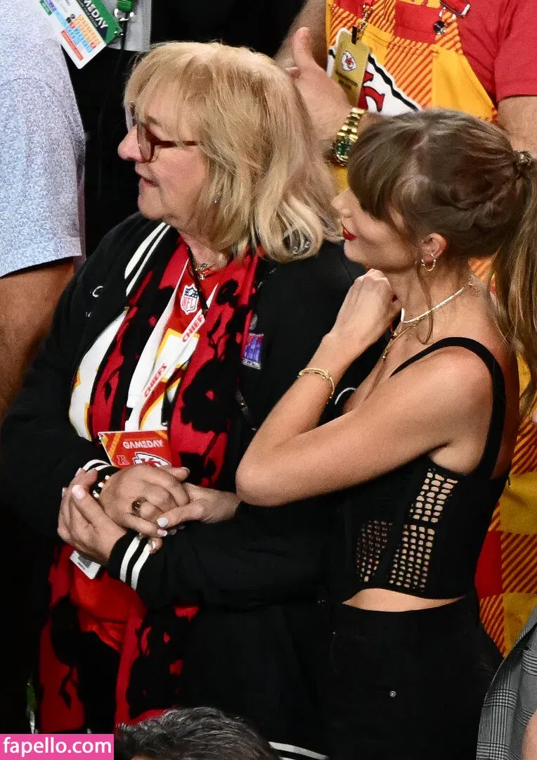 Taylor Mathis Onlyfans Photo Gallery 