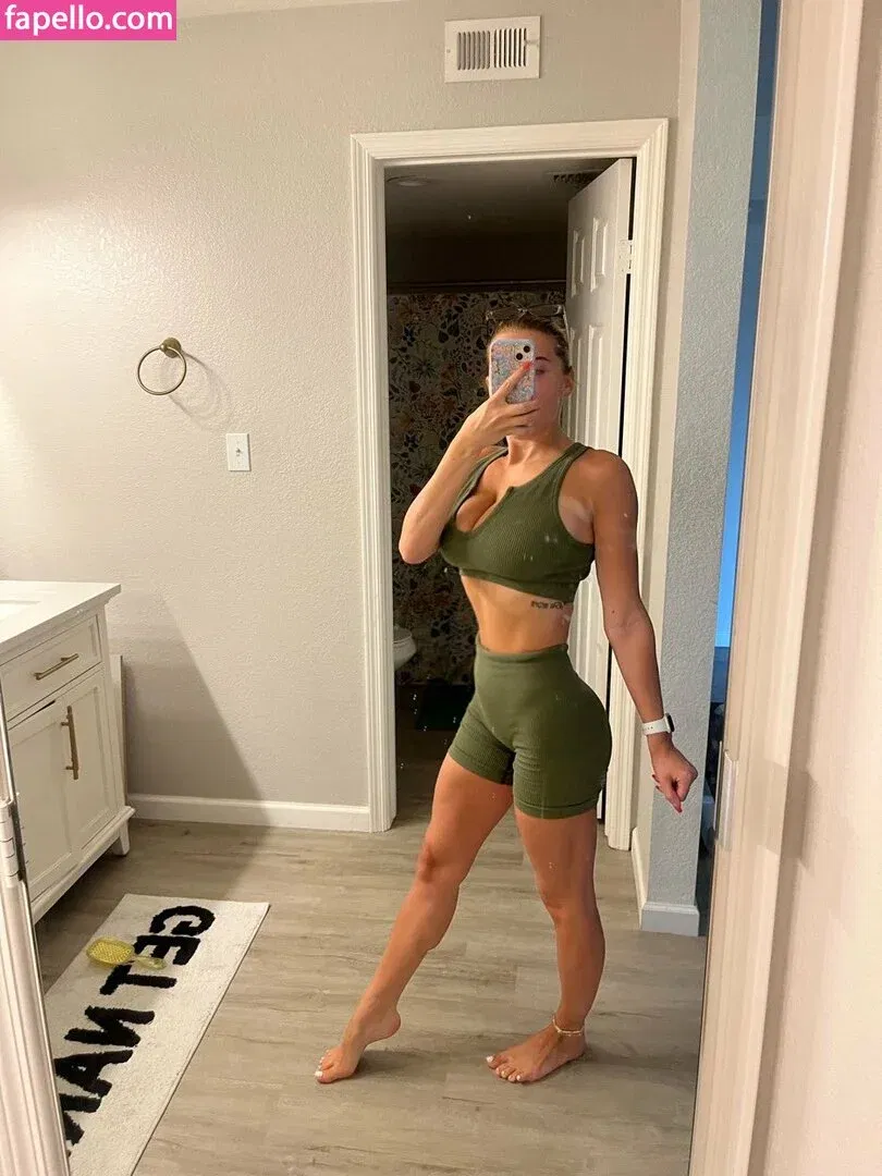 Taylor Mathis Onlyfans Photo Gallery 