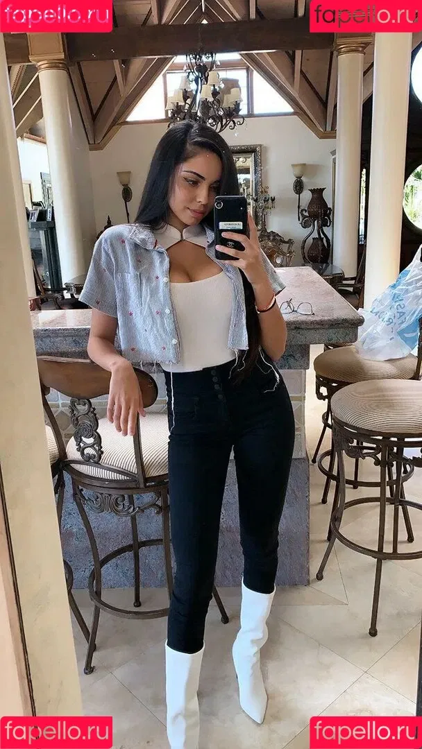 Tara Yazdi Onlyfans Photo Gallery 