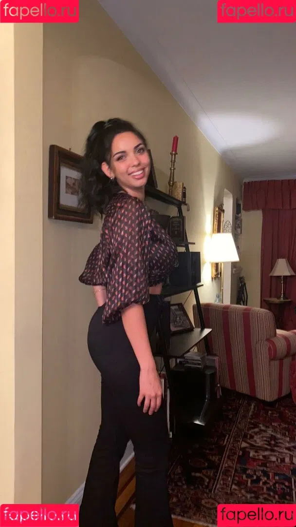 Tara Yazdi Onlyfans Photo Gallery 