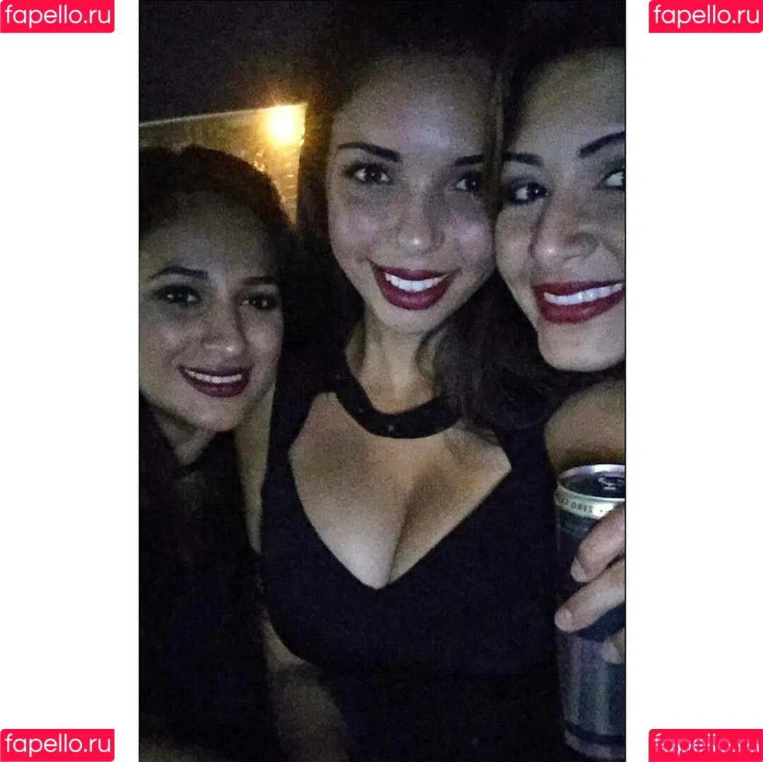 Tara Yazdi Onlyfans Photo Gallery 