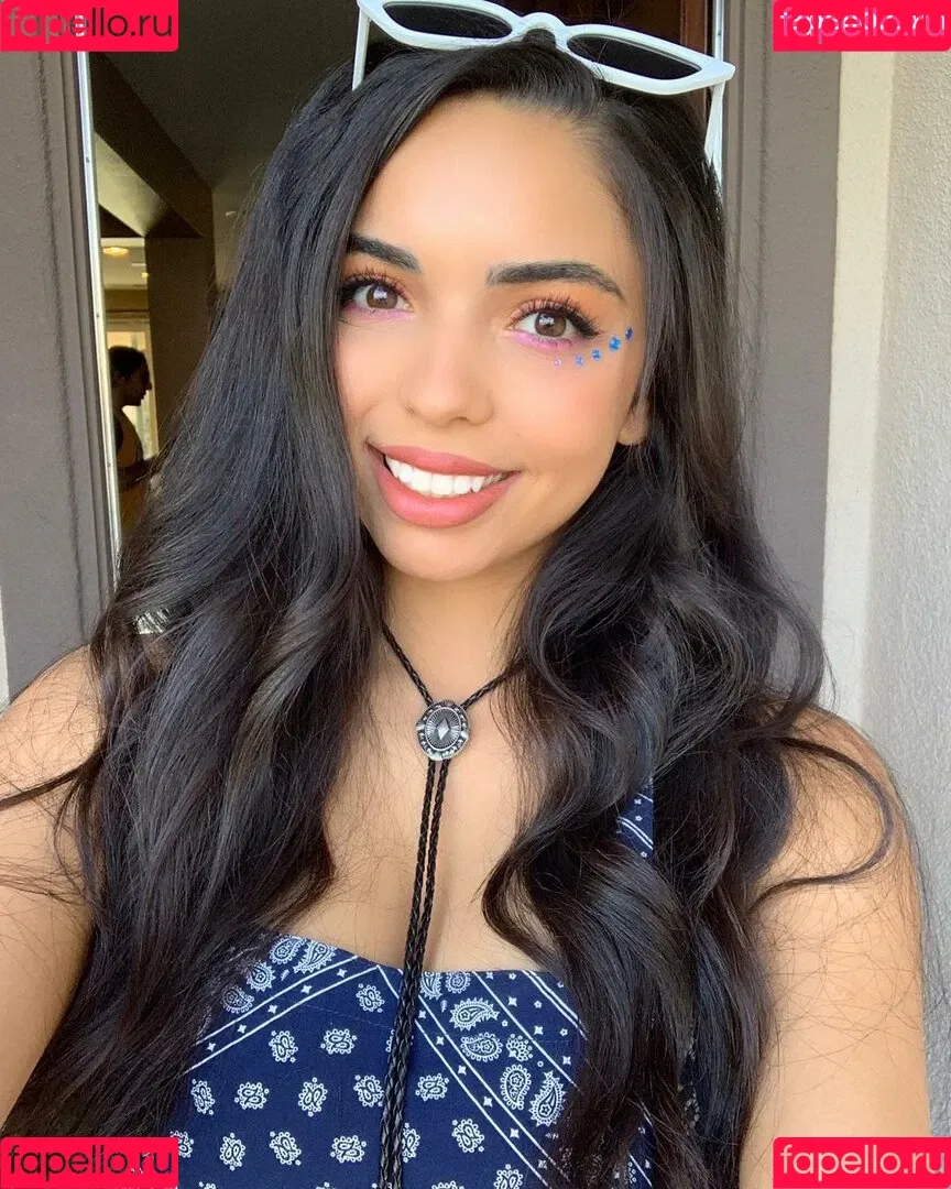 Tara Yazdi Onlyfans Photo Gallery 