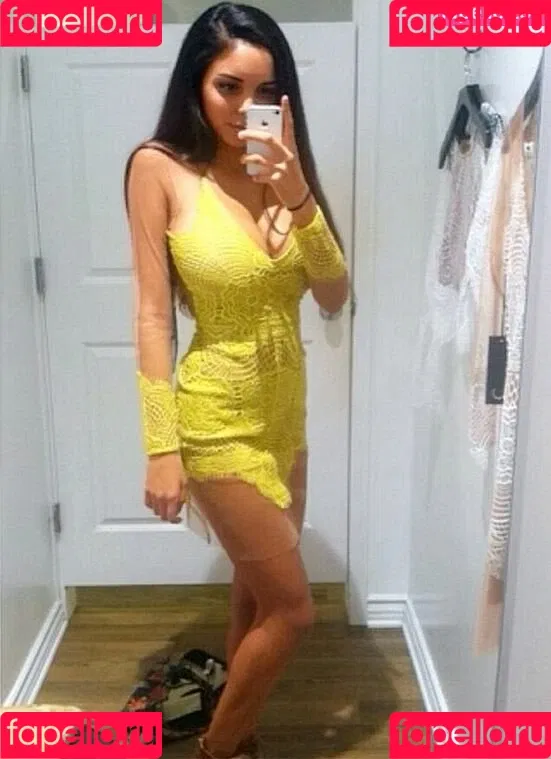 Tara Yazdi Onlyfans Photo Gallery 