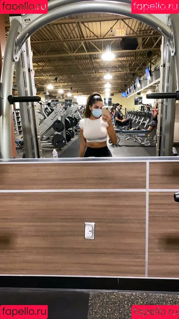 Tara Yazdi Onlyfans Photo Gallery 