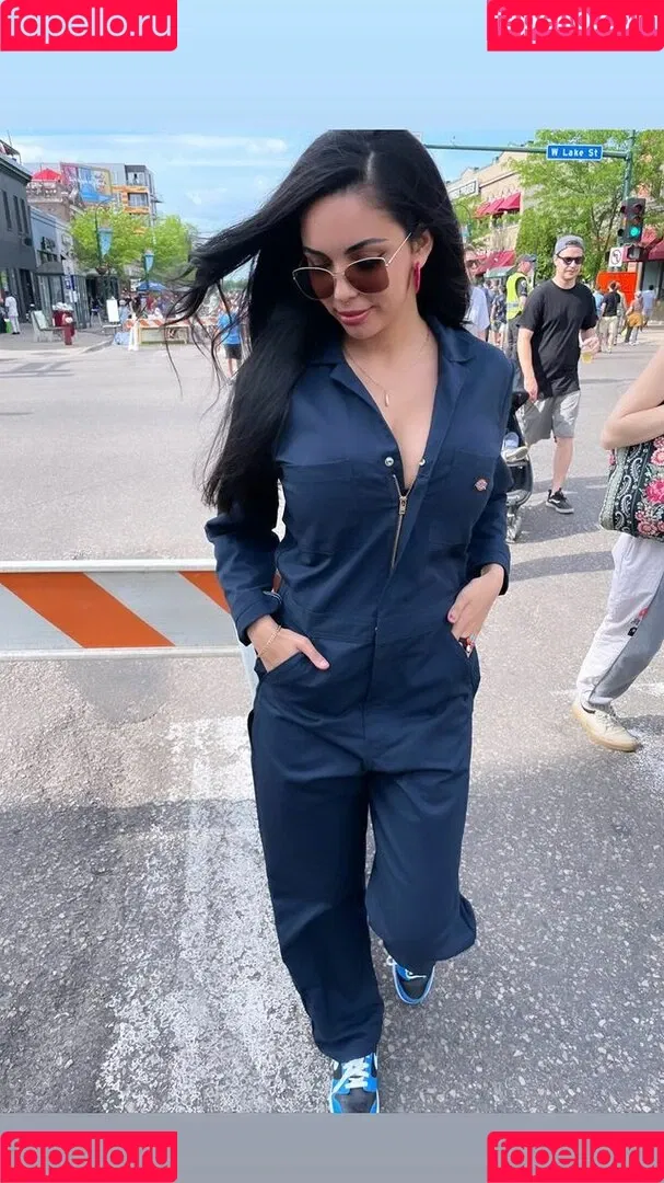 Tara Yazdi Onlyfans Photo Gallery 