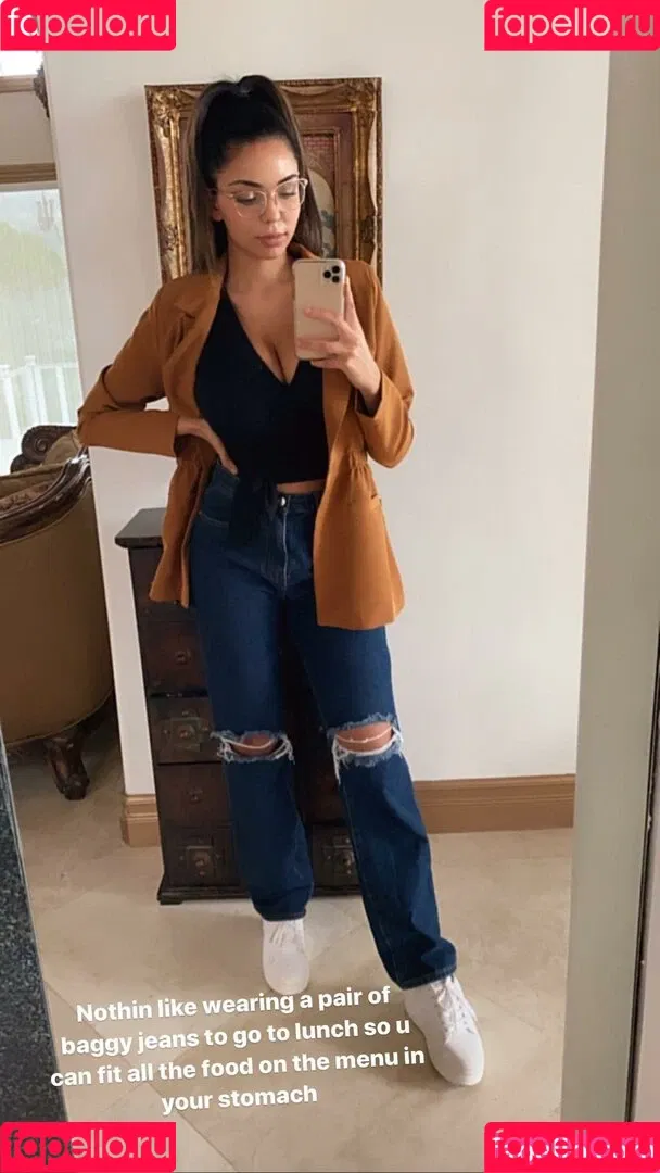 Tara Yazdi Onlyfans Photo Gallery 