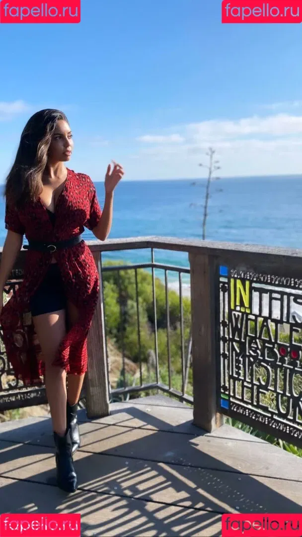 Tara Yazdi Onlyfans Photo Gallery 