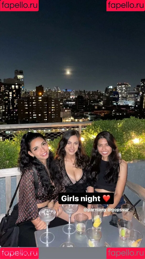 Tara Yazdi Onlyfans Photo Gallery 