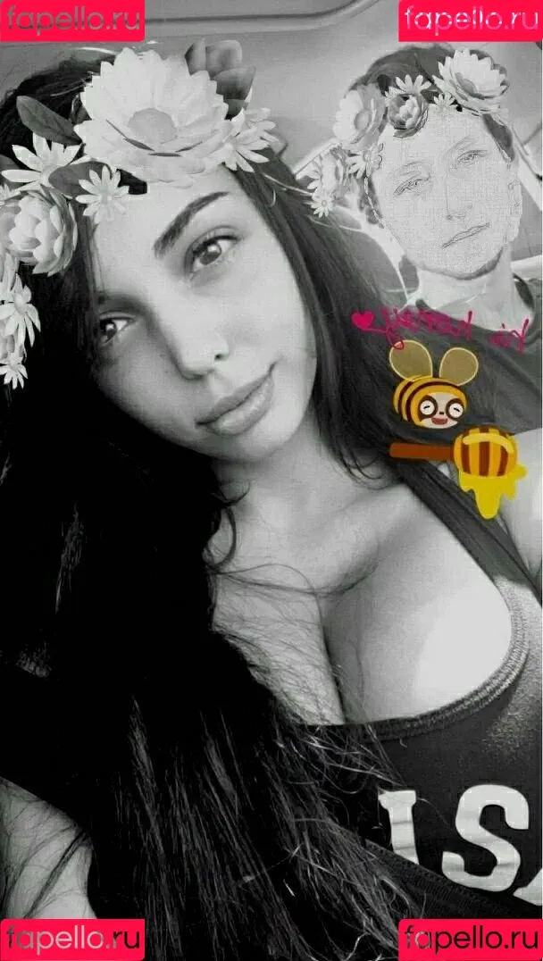 Tara Yazdi Onlyfans Photo Gallery 