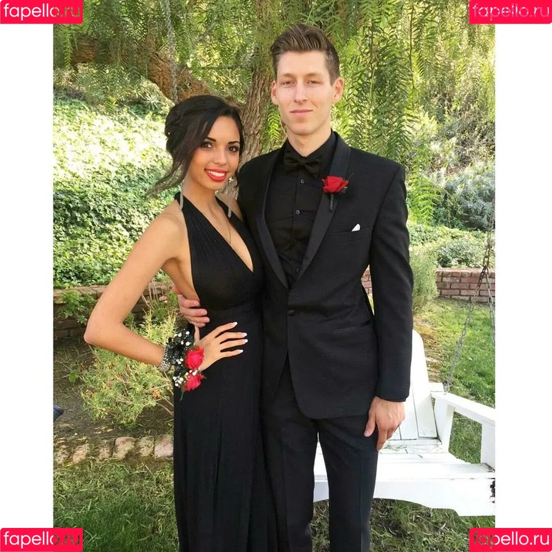 Tara Yazdi Onlyfans Photo Gallery 