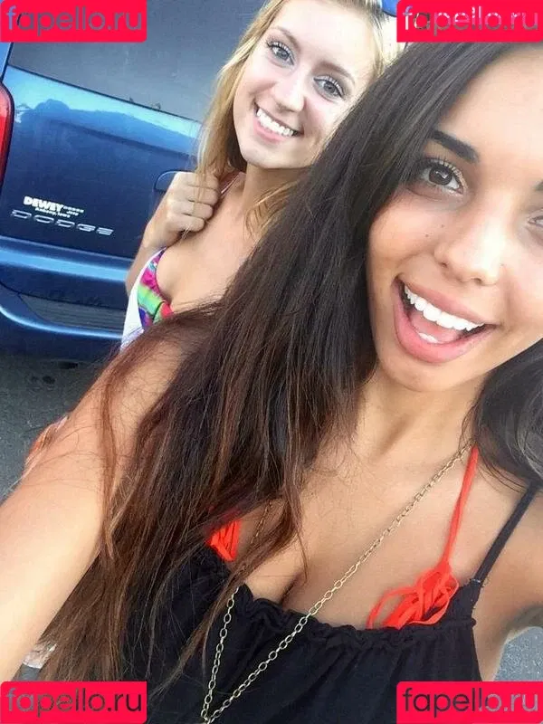 Tara Yazdi Onlyfans Photo Gallery 