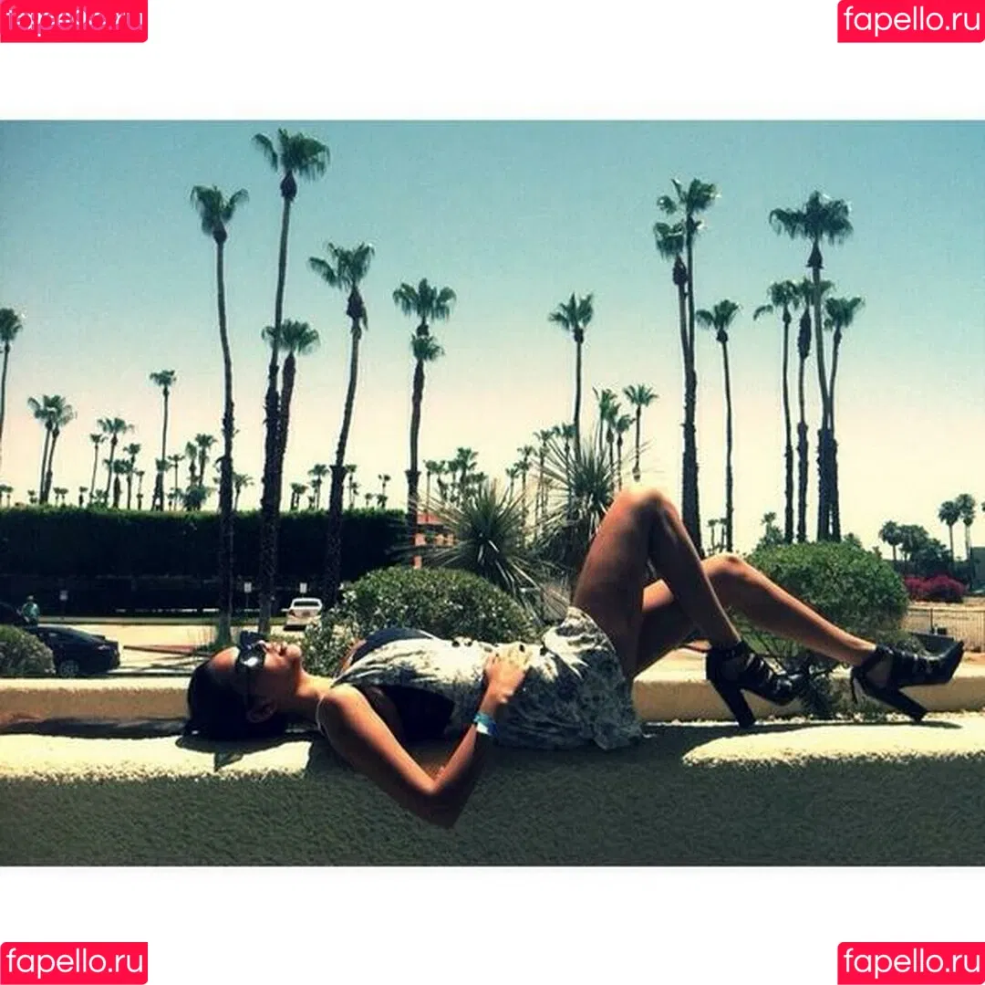 Tara Yazdi Onlyfans Photo Gallery 