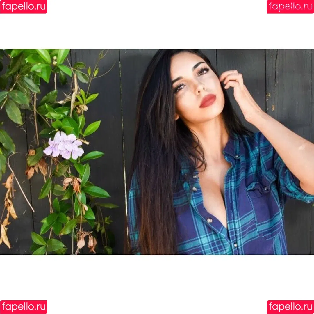 Tara Yazdi Onlyfans Photo Gallery 