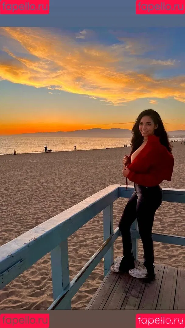 Tara Yazdi Onlyfans Photo Gallery 