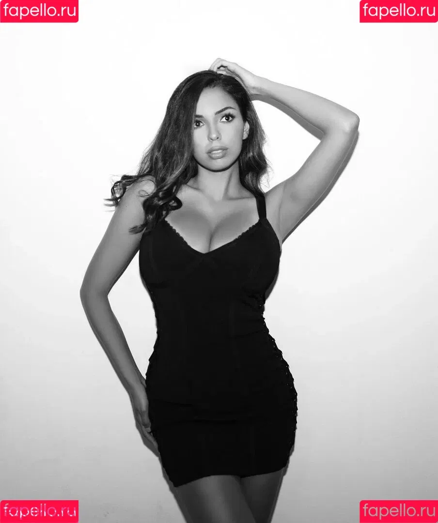 Tara Yazdi Onlyfans Photo Gallery 