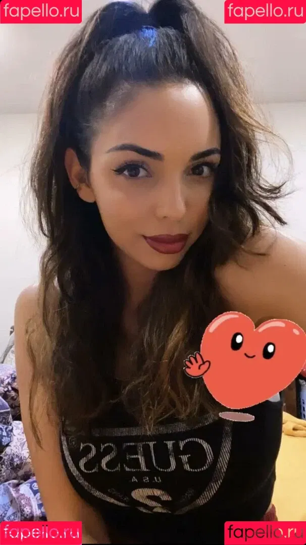 Tara Yazdi Onlyfans Photo Gallery 