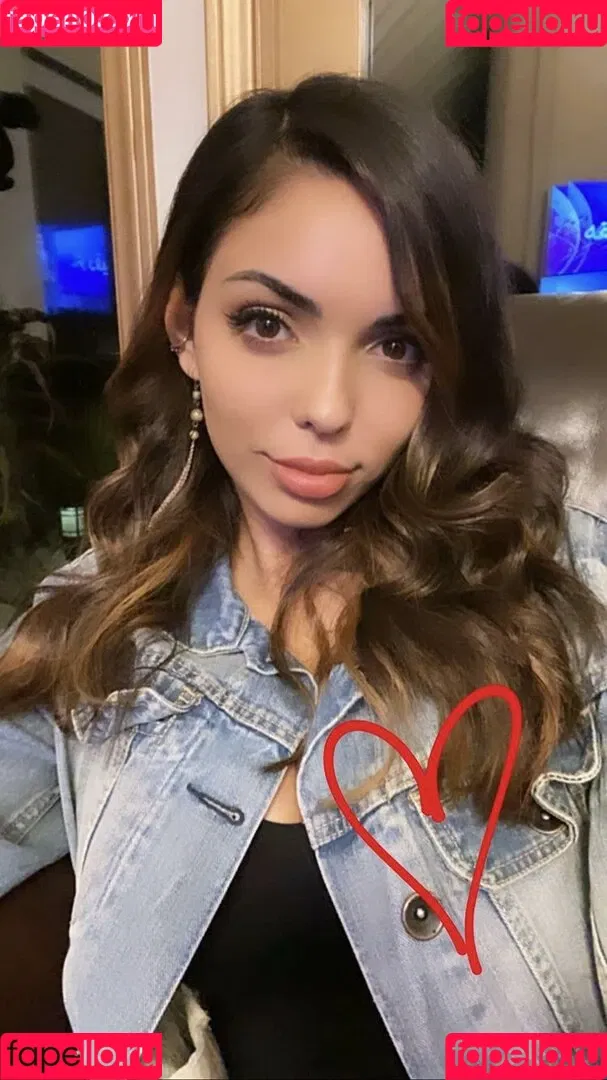 Tara Yazdi Onlyfans Photo Gallery 