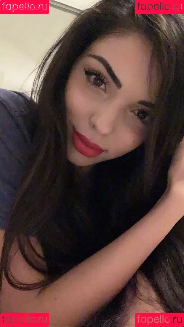 Tara Yazdi Onlyfans Photo Gallery 