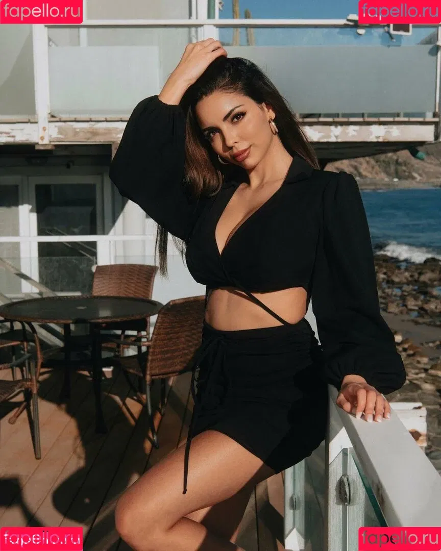 Tara Yazdi Onlyfans Photo Gallery 