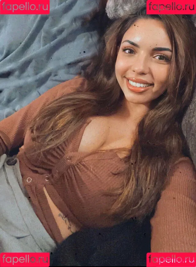 Tara Yazdi Onlyfans Photo Gallery 