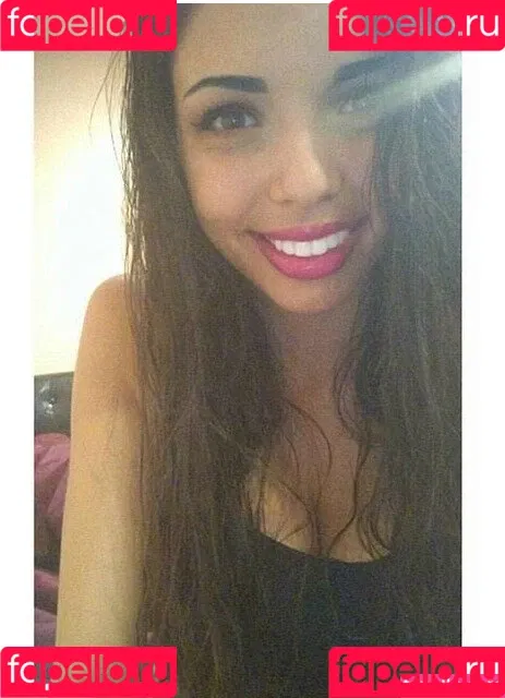 Tara Yazdi Onlyfans Photo Gallery 