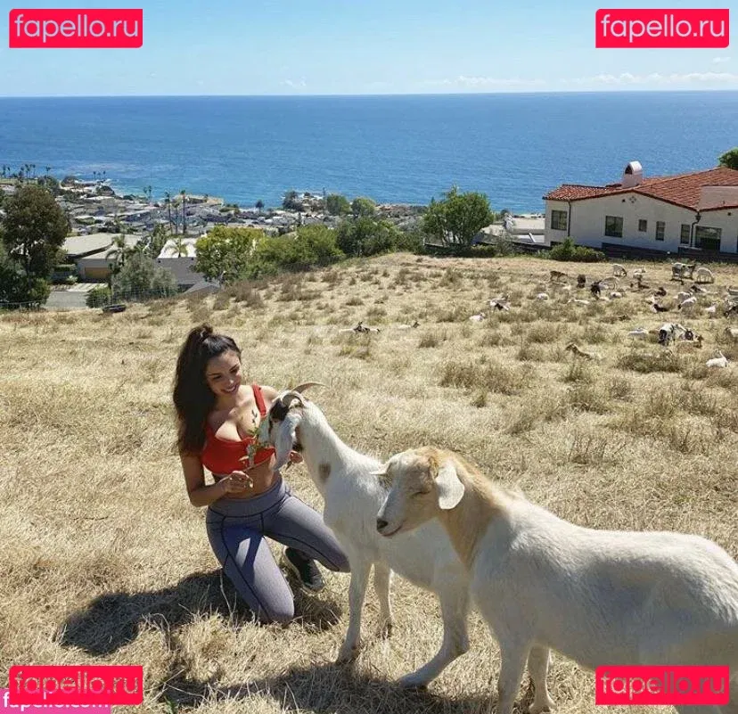 Tara Yazdi Onlyfans Photo Gallery 