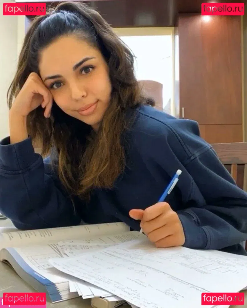 Tara Yazdi Onlyfans Photo Gallery 