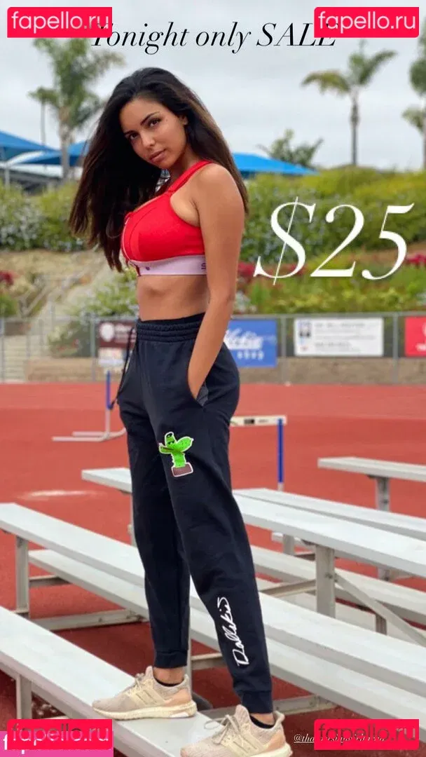 Tara Yazdi Onlyfans Photo Gallery 