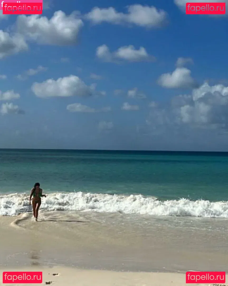 Tara Yazdi Onlyfans Photo Gallery 