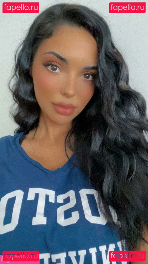 Tara Yazdi Onlyfans Photo Gallery 