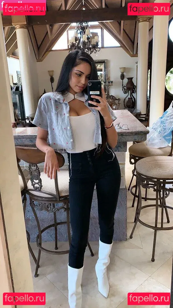 Tara Yazdi Onlyfans Photo Gallery 