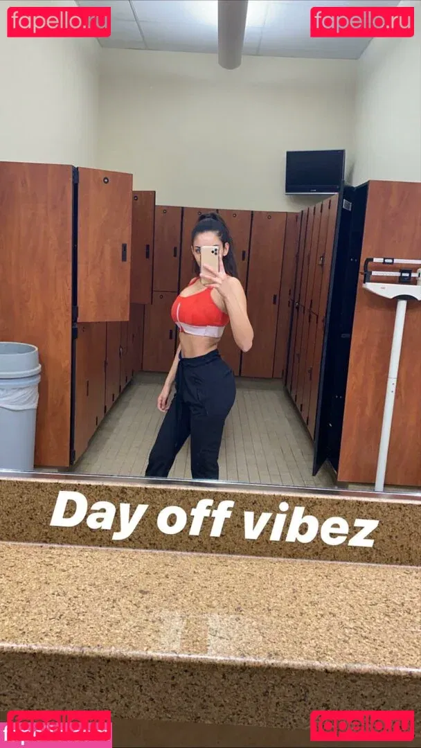 Tara Yazdi Onlyfans Photo Gallery 