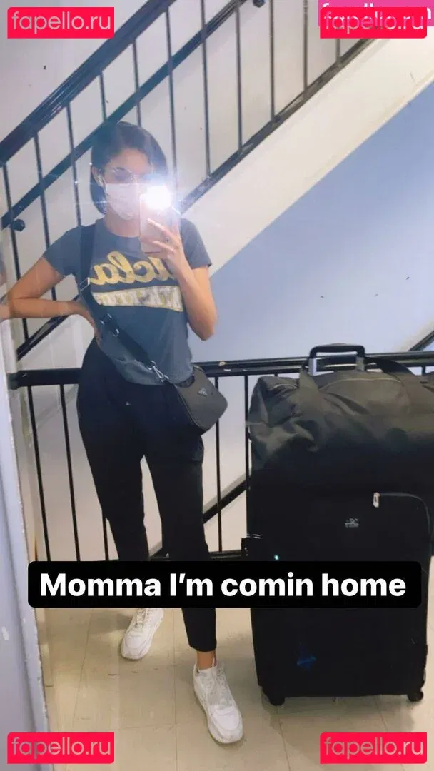 Tara Yazdi Onlyfans Photo Gallery 