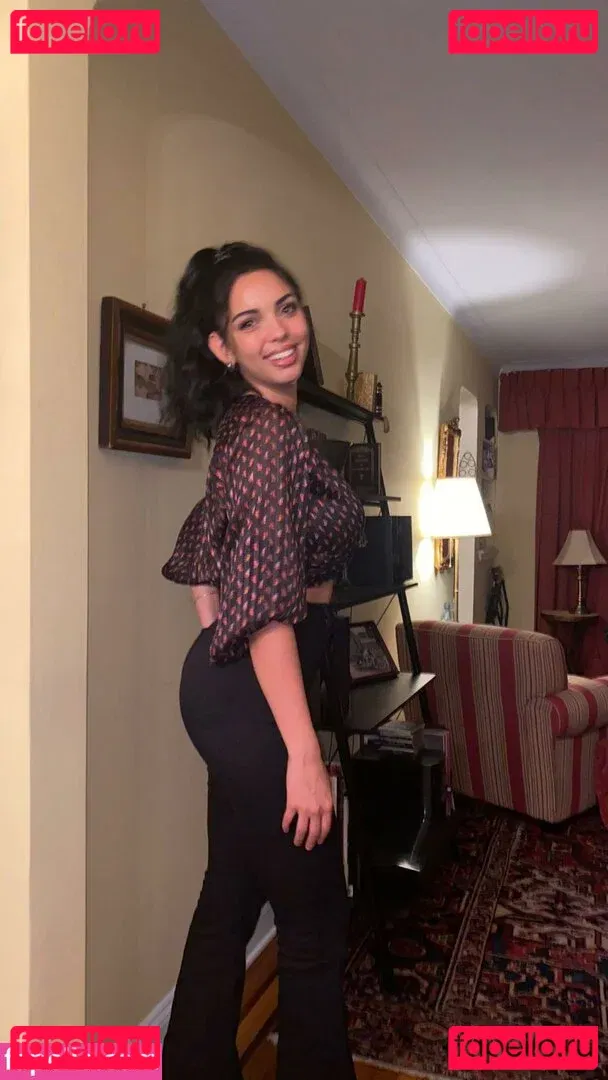 Tara Yazdi Onlyfans Photo Gallery 