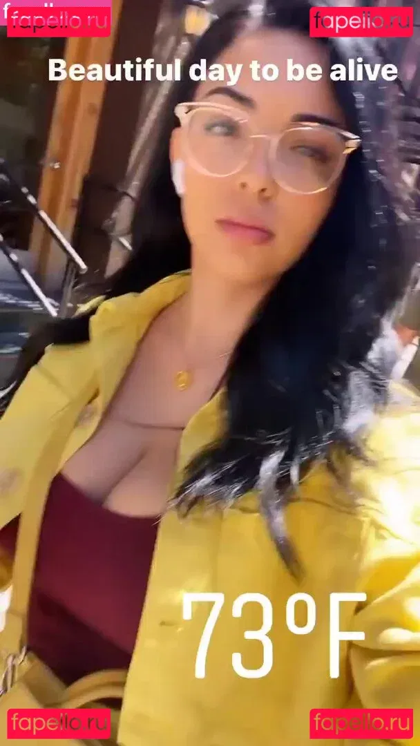 Tara Yazdi Onlyfans Photo Gallery 