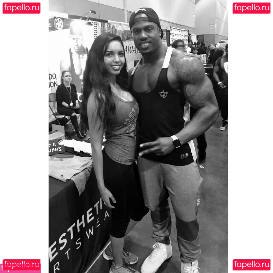 Tara Yazdi Onlyfans Photo Gallery 