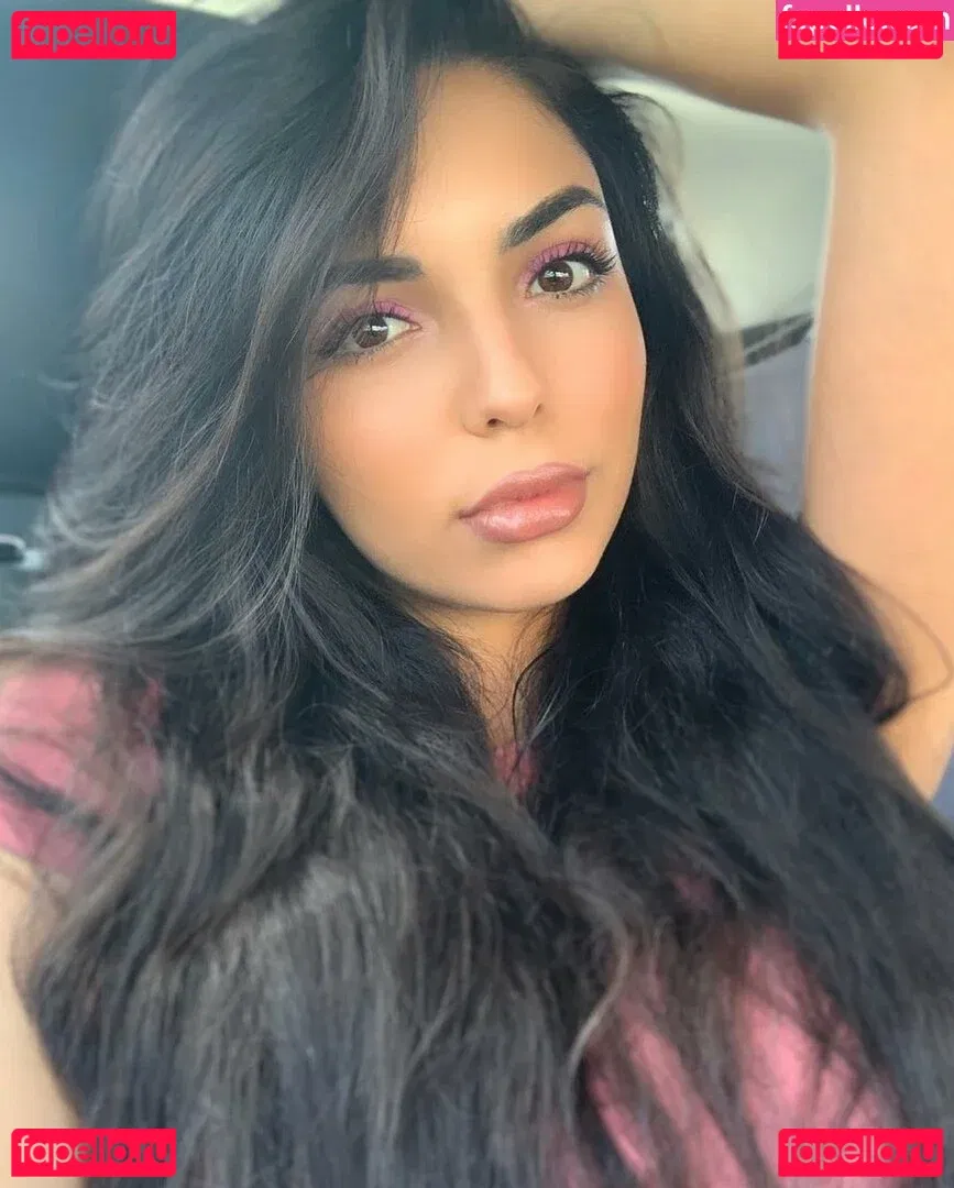 Tara Yazdi Onlyfans Photo Gallery 