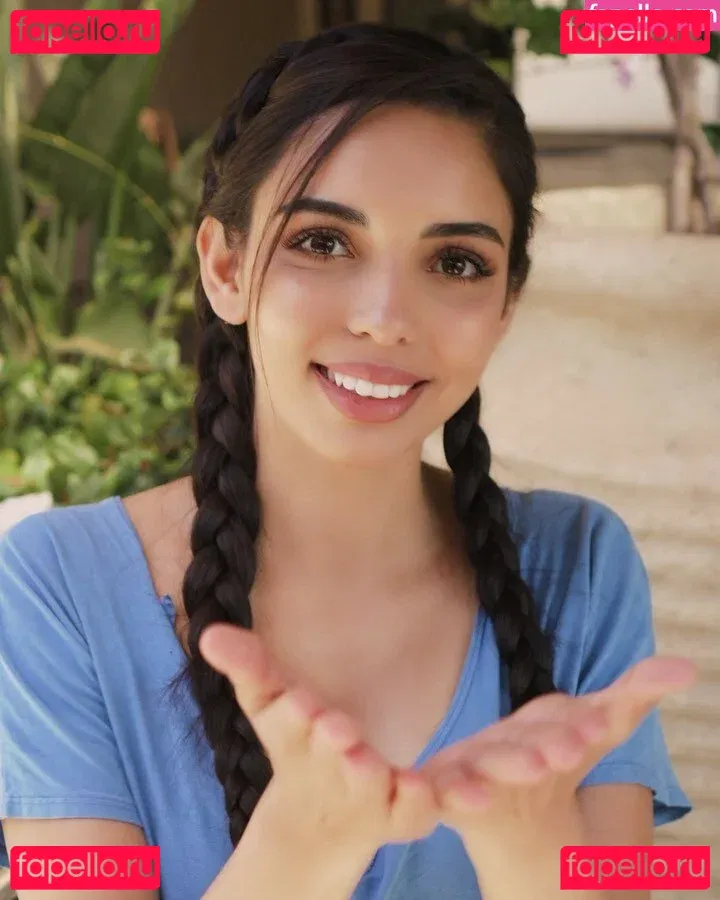 Tara Yazdi Onlyfans Photo Gallery 