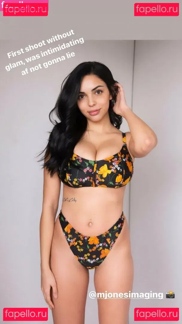 Tara Yazdi Onlyfans Photo Gallery 