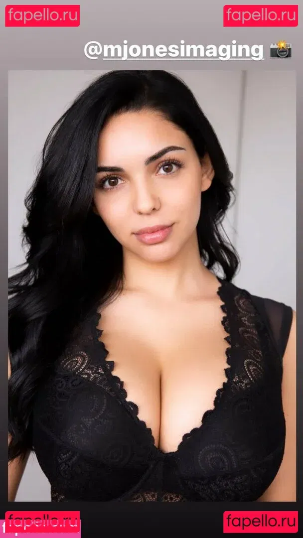 Tara Yazdi Onlyfans Photo Gallery 