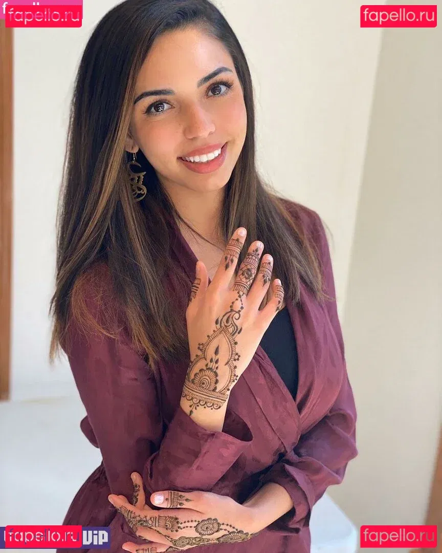 Tara Yazdi Onlyfans Photo Gallery 