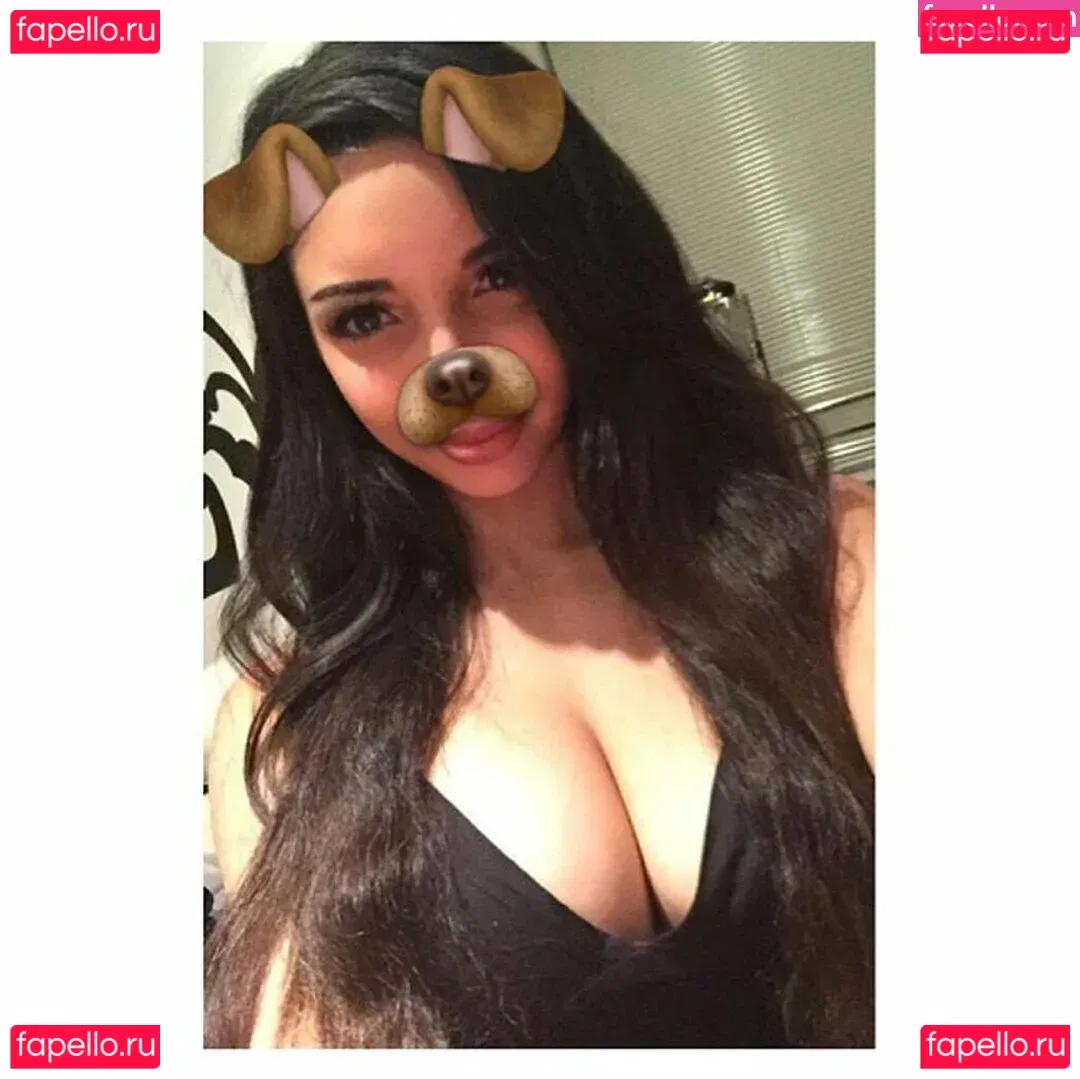 Tara Yazdi Onlyfans Photo Gallery 