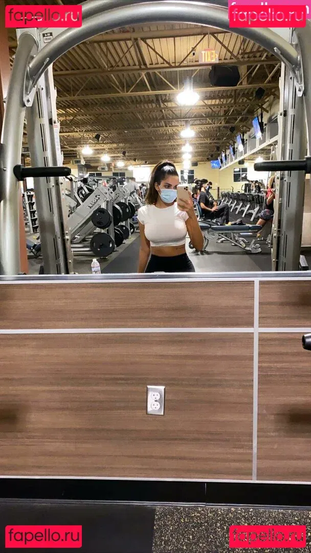 Tara Yazdi Onlyfans Photo Gallery 