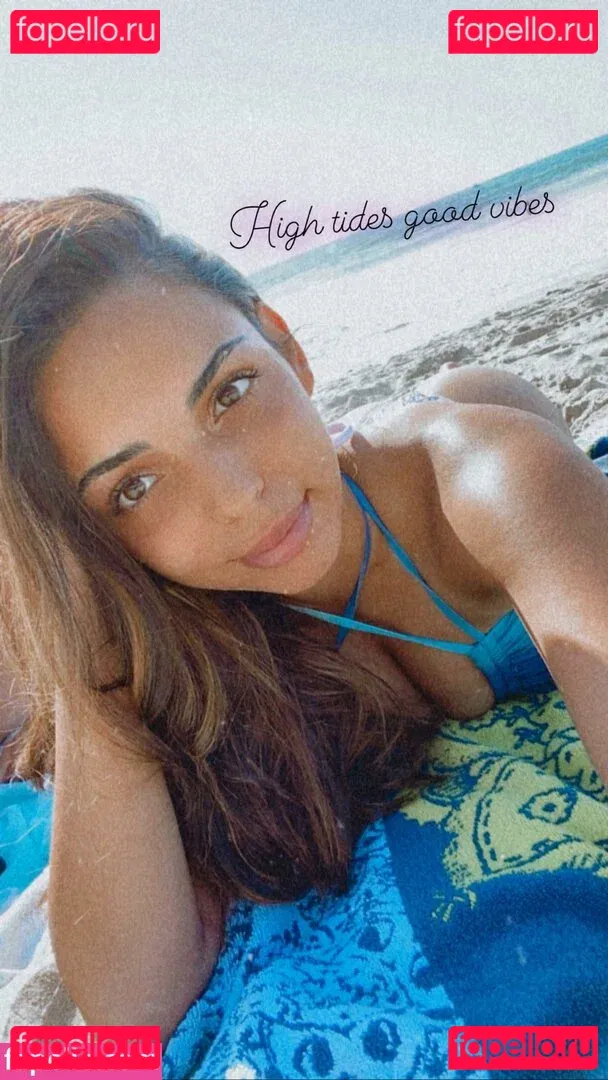 Tara Yazdi Onlyfans Photo Gallery 