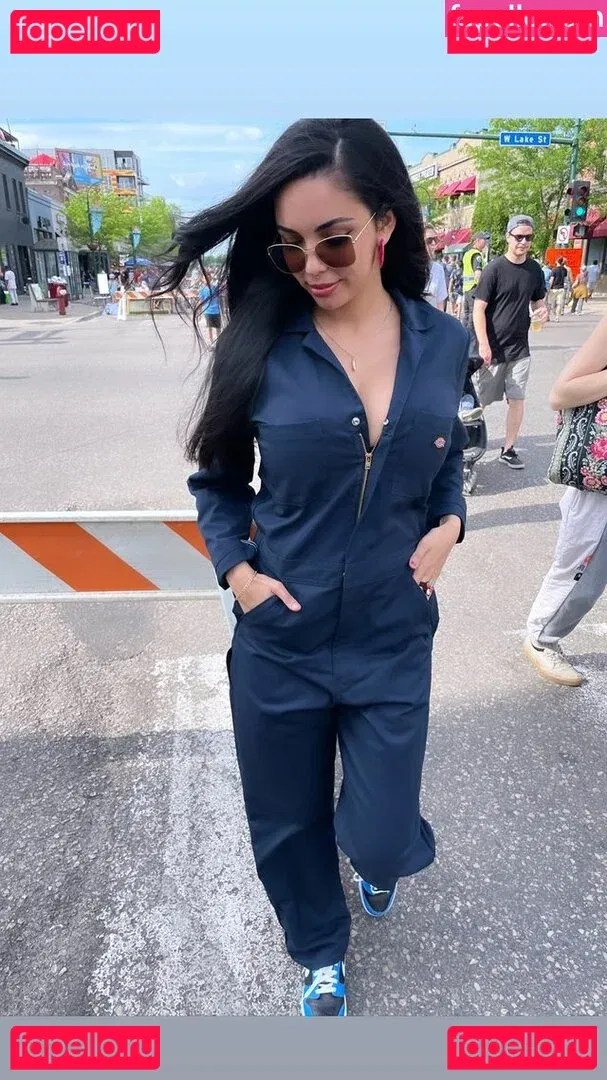 Tara Yazdi Onlyfans Photo Gallery 