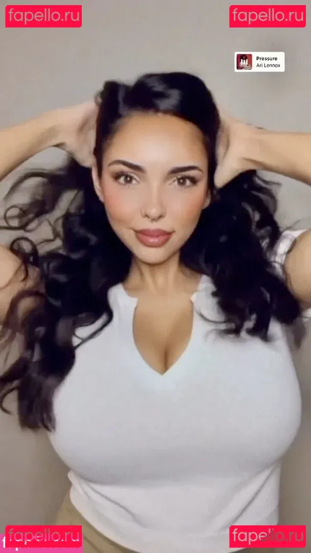 Tara Yazdi Onlyfans Photo Gallery 